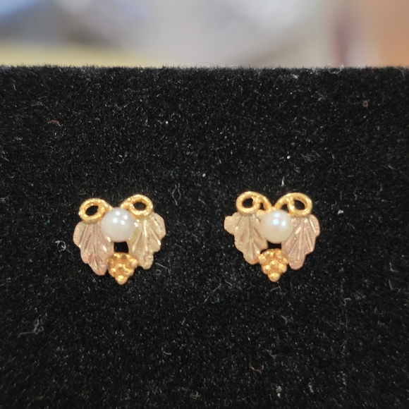 12K Gold Marked-Black Hills Gold Leaf and Faux Pearl Earrings - Picture 5 of 7